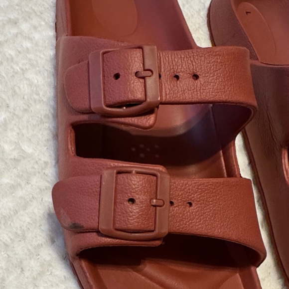🩴 Express Rubber Slide Sandals – shade of Red, Size 12 - Picture 3 of 13